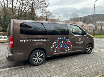 Hotelový transfer v lázních Luhačovice: pohodlně až do hotelů ROYAL SPA bez starostí